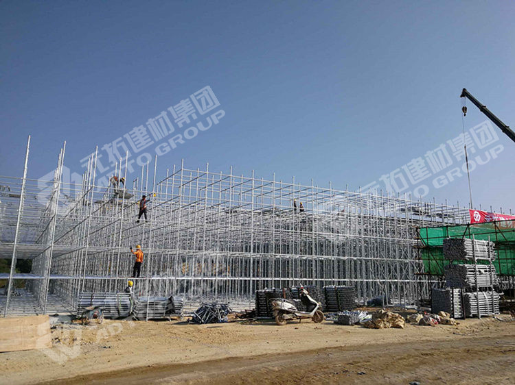 橋梁支撐鍍鋅盤扣式腳手架施工現場