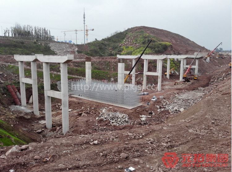 渝廣高速公路盤扣腳手架施工現場