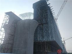 鹽通鐵路：盤扣式腳手架
